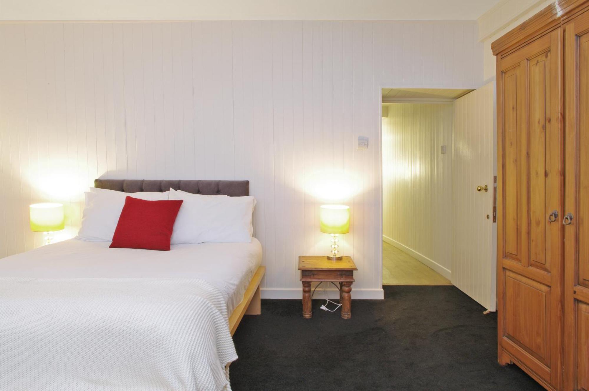 Spacious Soho On Quaint Cobbled Street Appartamento Londra