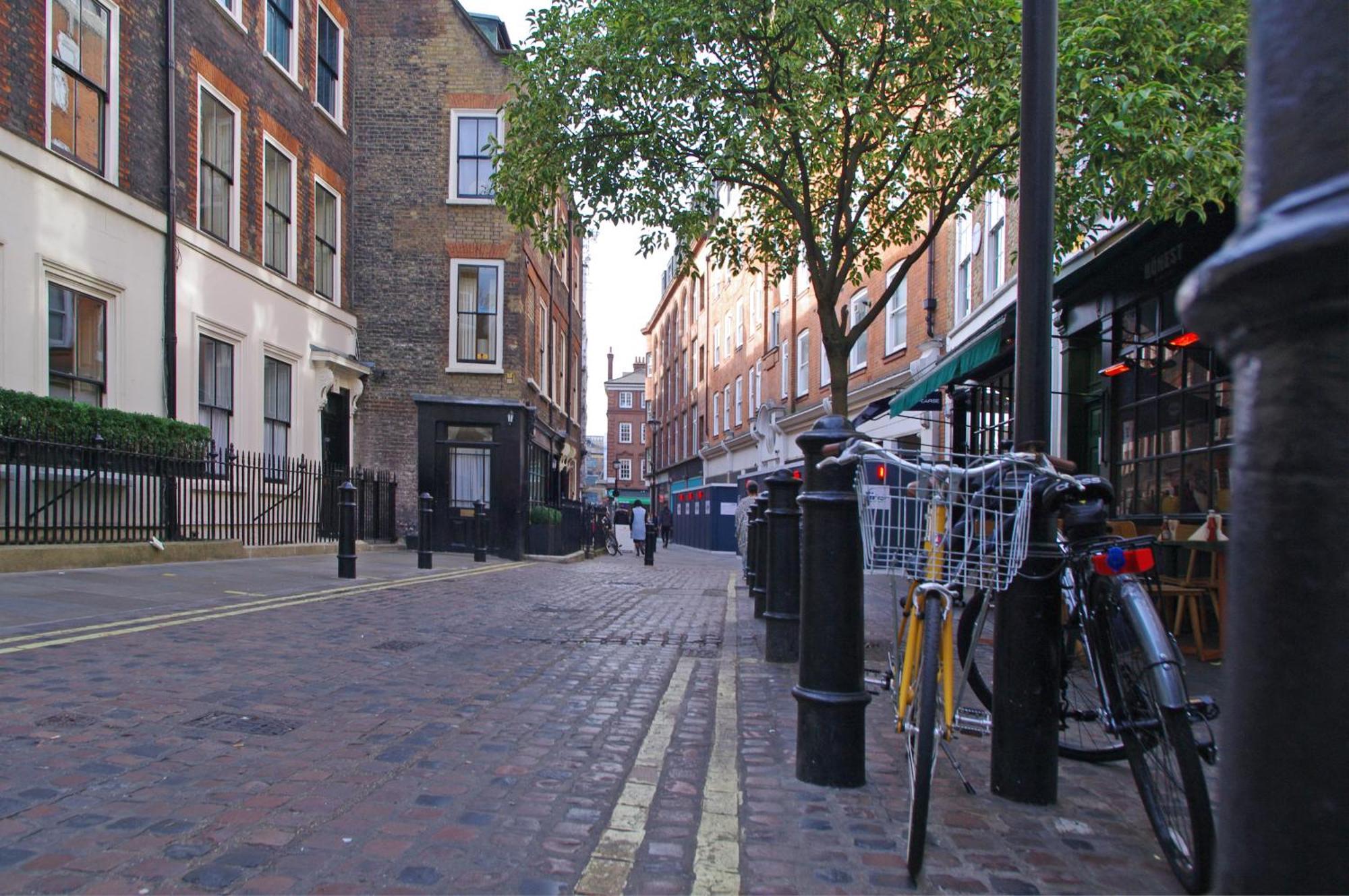 Spacious Soho On Quaint Cobbled Street Londra
