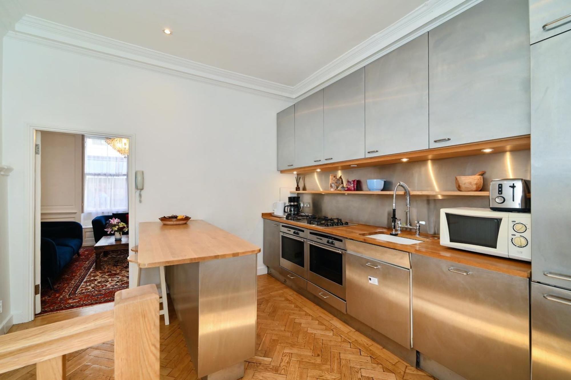 Spacious Soho On Quaint Cobbled Street * Londra