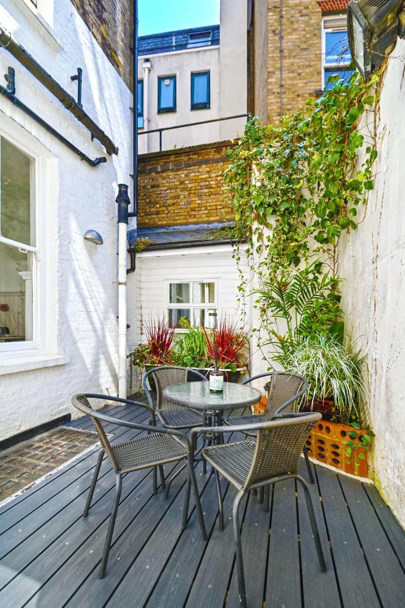 Appartamento Spacious Soho On Quaint Cobbled Street Londra